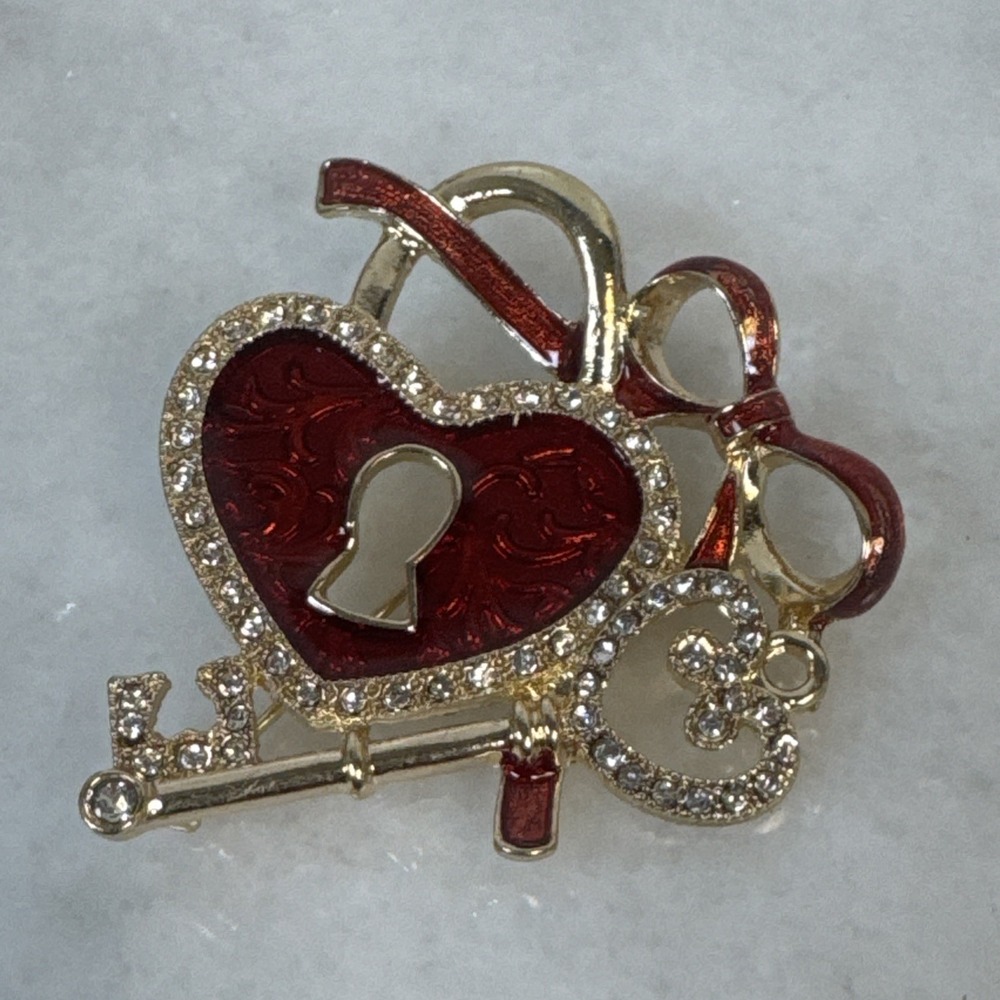 HOLIDAY LANE LOCK & KEY PIN